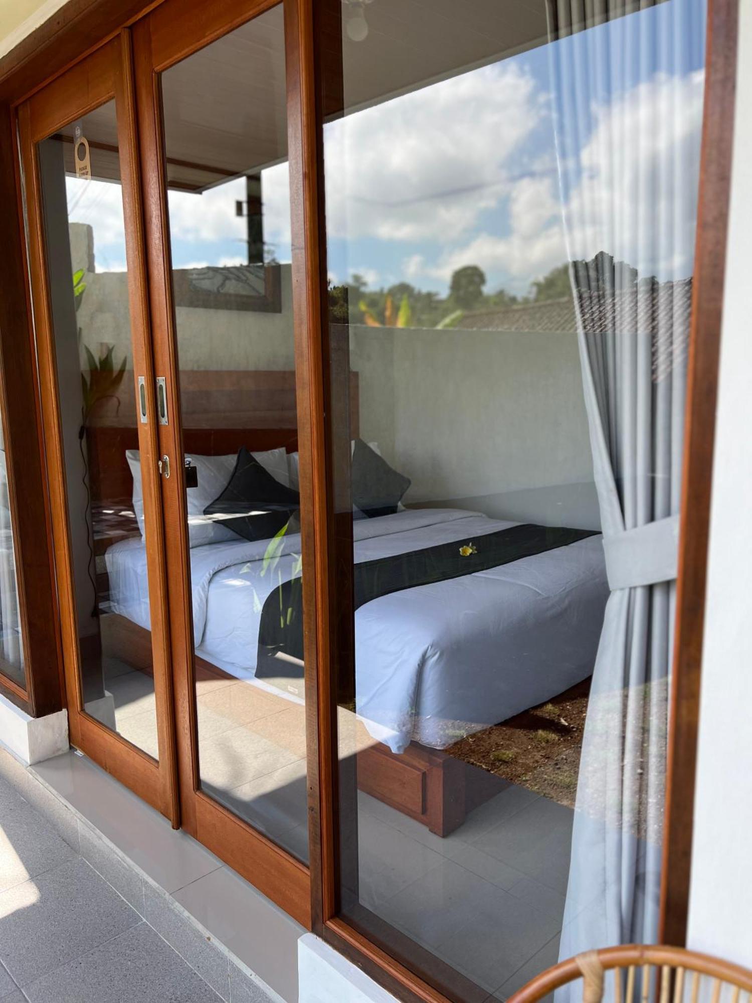 Bisbis House Iseh Village Selat Екстериор снимка