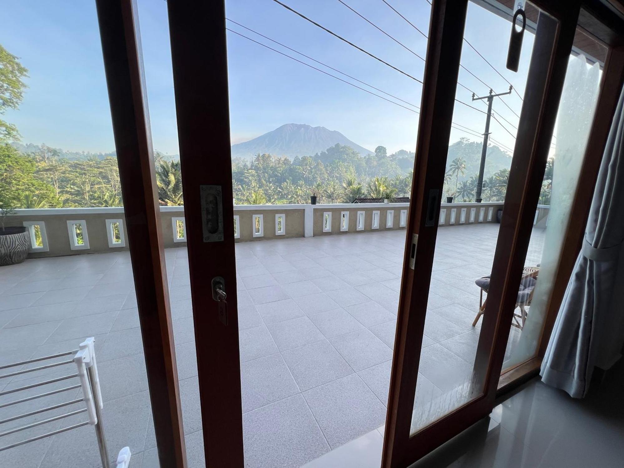 Bisbis House Iseh Village Selat Екстериор снимка