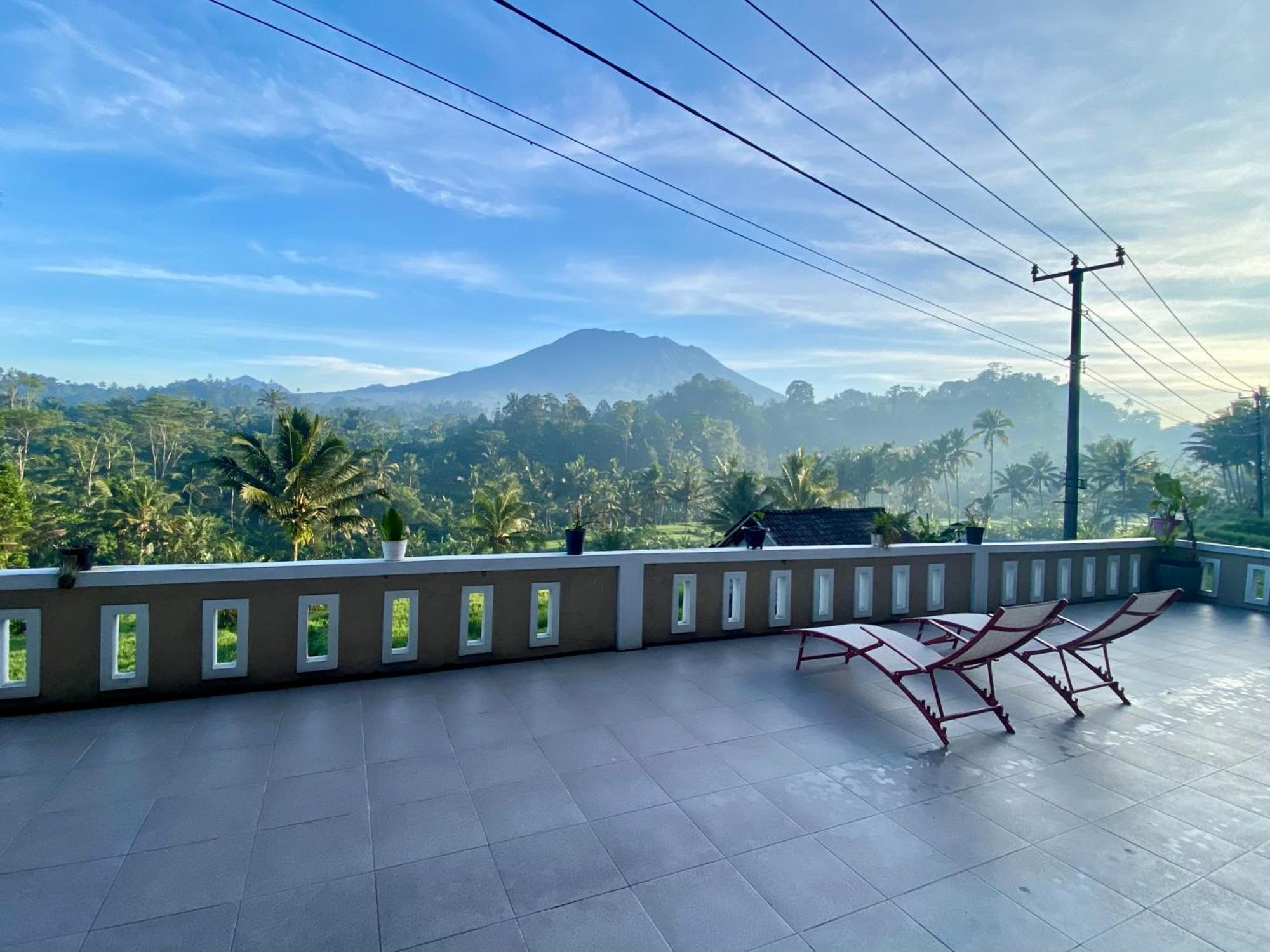 Bisbis House Iseh Village Selat Екстериор снимка