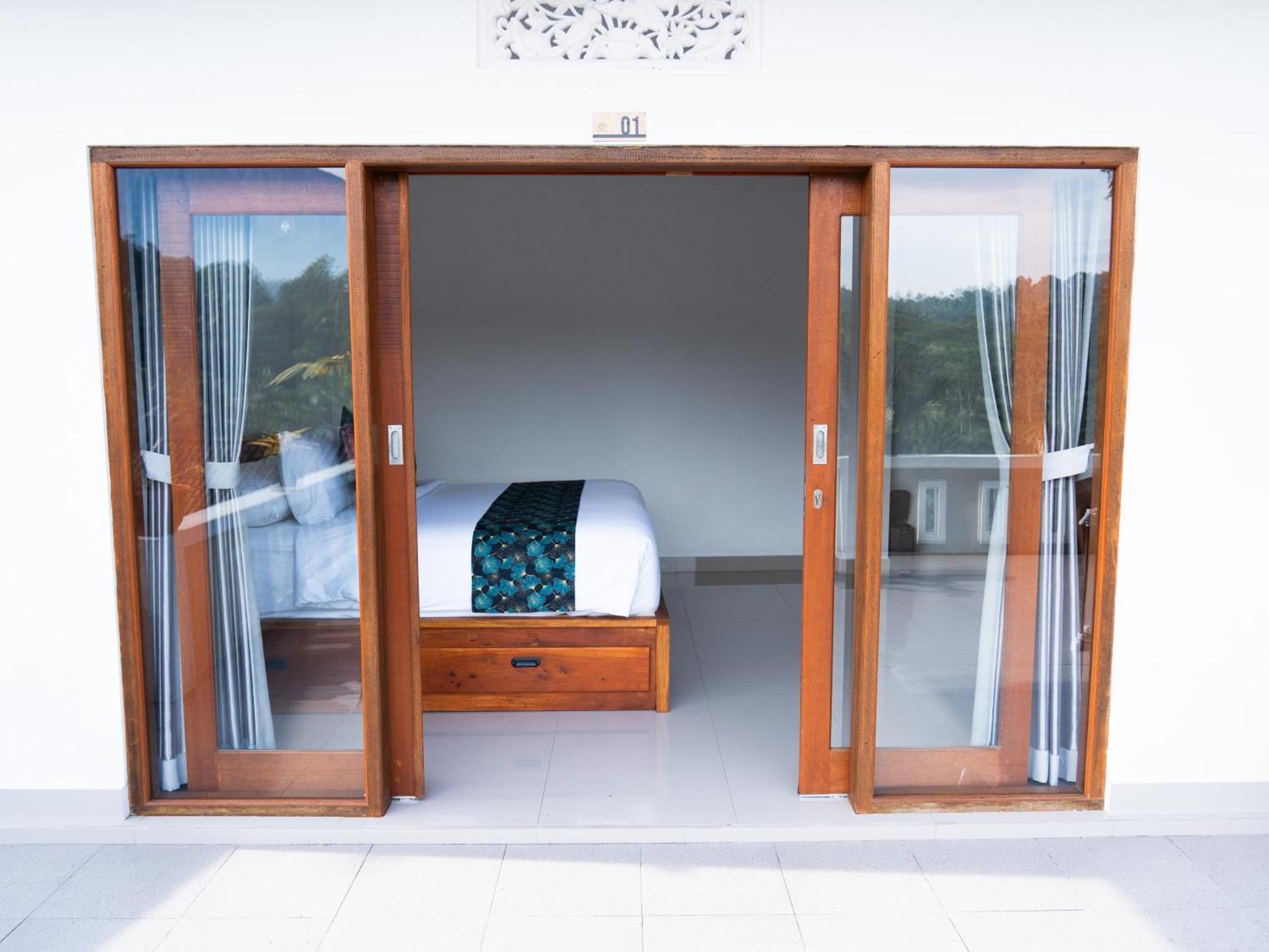 Bisbis House Iseh Village Selat Екстериор снимка