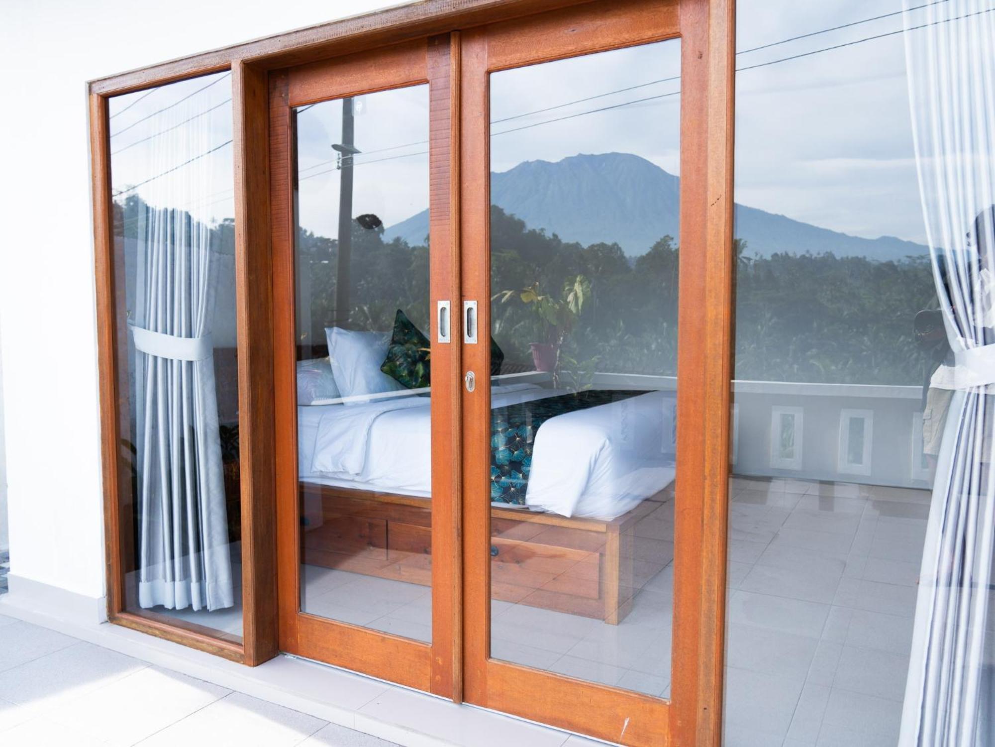 Bisbis House Iseh Village Selat Екстериор снимка